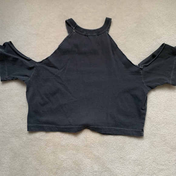 Urban Outfitters Cropped Tee - Picture 2 of 4